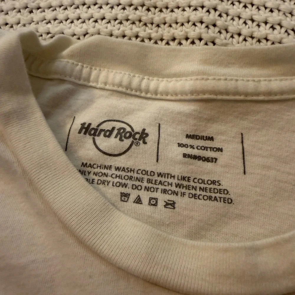 Hard Rock Cafe Changi Airport Singapore White Graphic T-Shirt Mens Medium Cotton